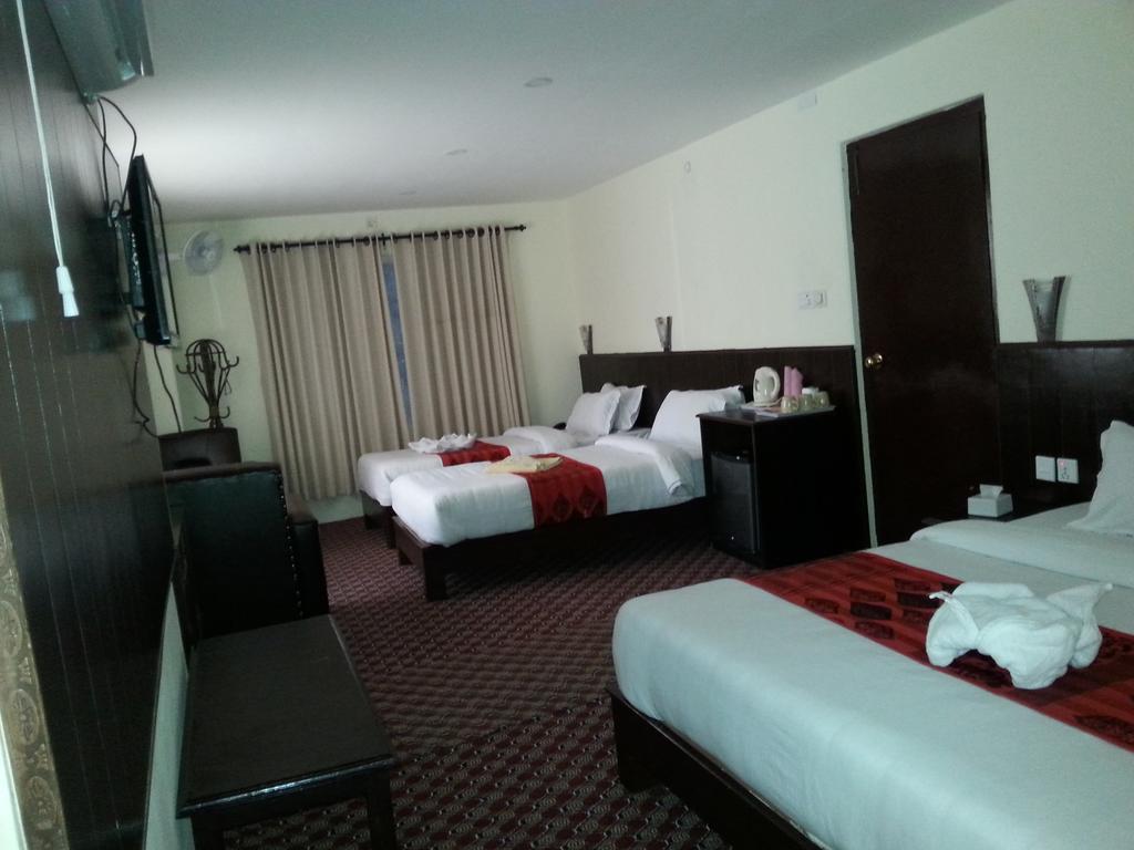 Hotel Fewa Holiday Inn Похара Екстериор снимка